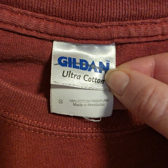 Gildan Ultra Cotton Red Graphic Tshirt - Picture 3 of 3